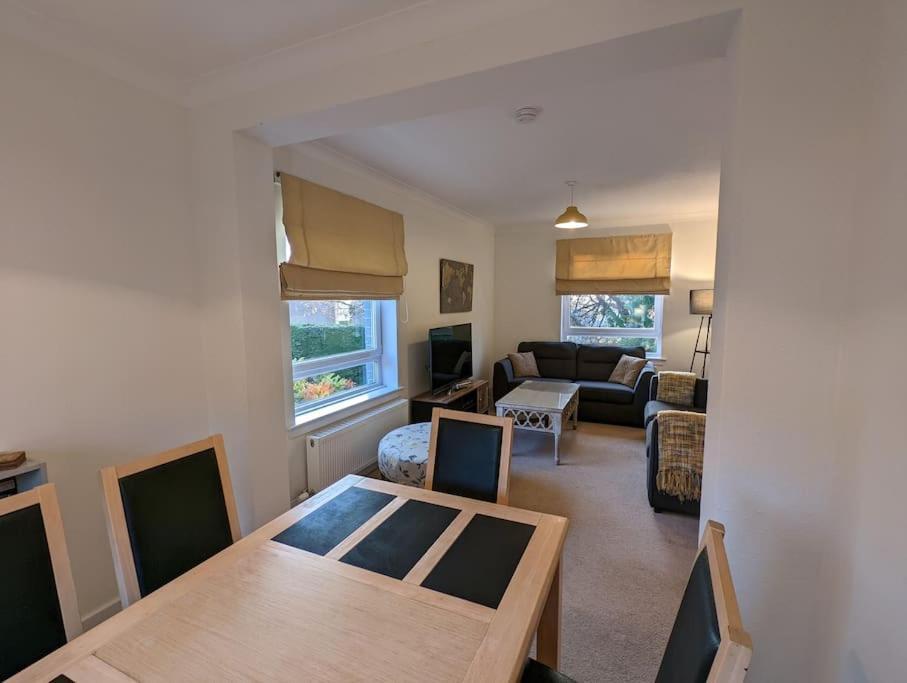 Two Bedroom Flat In Bridge Of Allan, Stirling Buitenkant foto