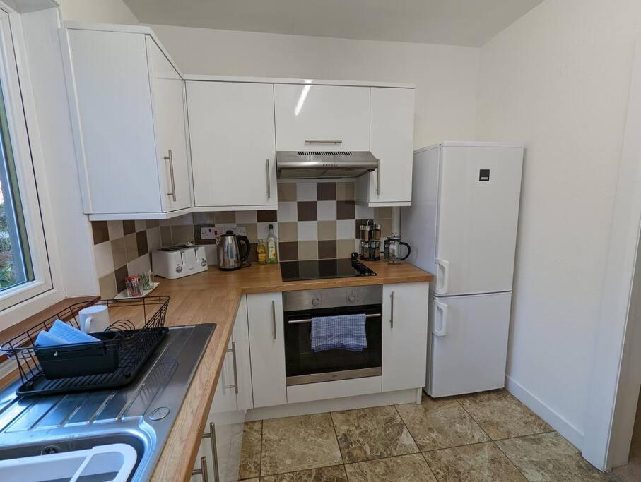 Two Bedroom Flat In Bridge Of Allan, Stirling Buitenkant foto